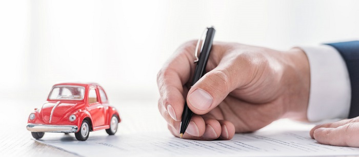 Подписание договора на автомобильный кредит/ Фото: eg.ru