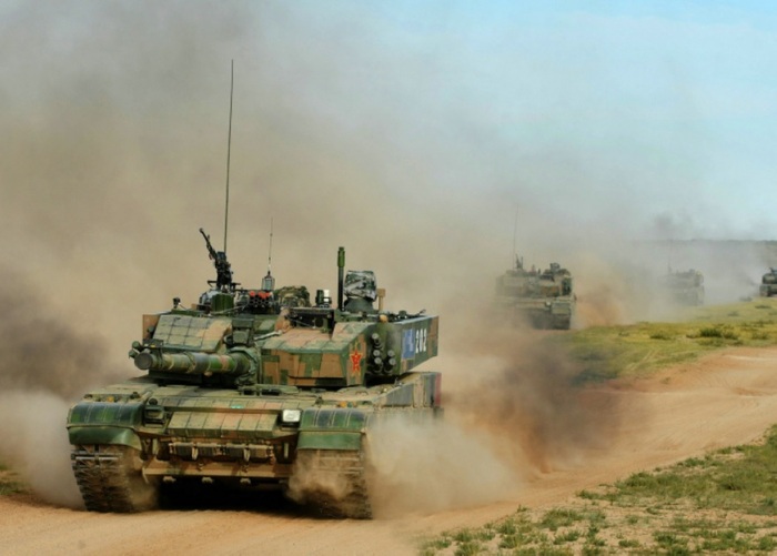 На гусеницах танка установлены резиновые и металлические шарниры/ Фото: aw.my.games