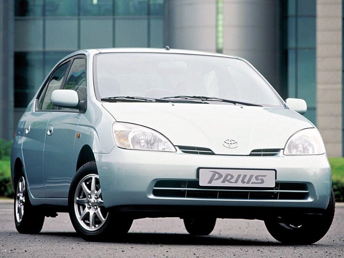 Toyota Prius 1997 года – один из первых массовых гибридов/ Фото: auto.vercity.ru