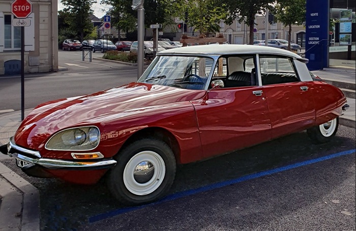 Седан бизнес-класса Citroen DS 1955 пользовался популярностью французских политиков/ Фото: flickr.com