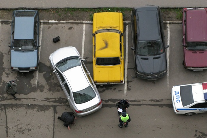 Неправильная парковка автомобиля/ Фото: drive2.ru