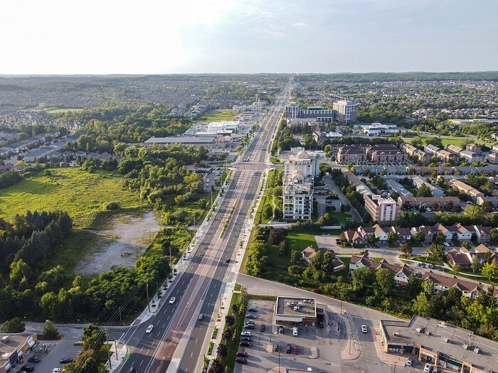 Янг-стрит в Канаде имеет длину 1896 км