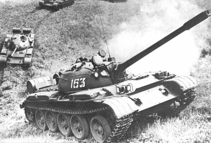 Танк Т-55 на подъеме/ Фото: war-book.ru