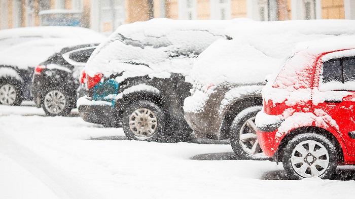 Машины на парковке зимой/ Фото: profile.ru