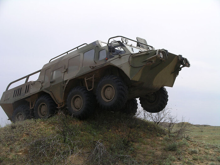 ГАЗ-59037 могла ездить по бездорожью и плавать/ Фото: igor113.livejournal.com