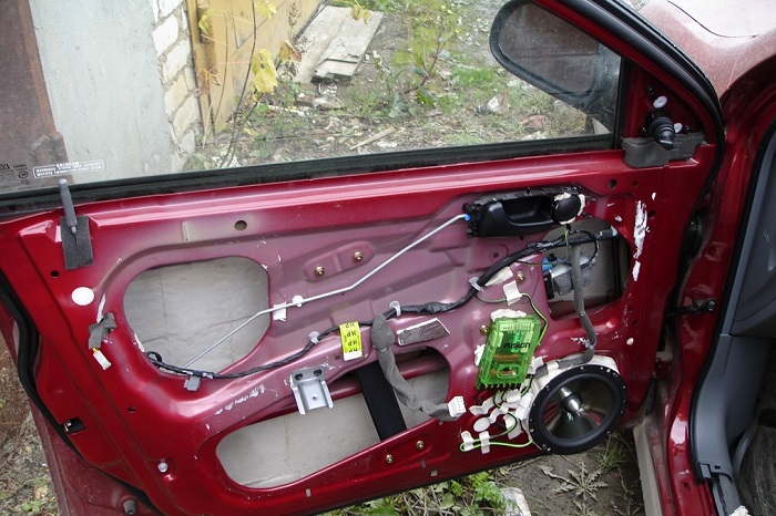 Ошибка Airbag может загореться из-за демонтажа двери/ Фото: zapchasti.expert
