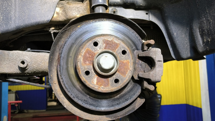 Неравномерный износ диска Peugeot 308