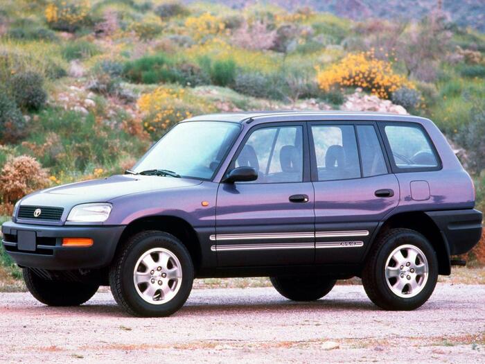 Пятидверная Toyota RAV4 1994 года для рынка США/ Фото: topgear.com