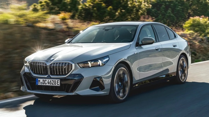 BMW 5 серии был впервые показан в 2016 году/ Фото: carbuyer.co.uk