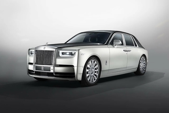 Rolls-Royce Phantom разгоняется до 100 км/ч за 5,9 сек./ Фото: auto.ru