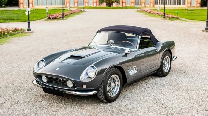 Ferrari 250 GT SWB California Spyder был продан на «Сотбис» примерно за 17 млн долларов/ Фото: drive2.ru