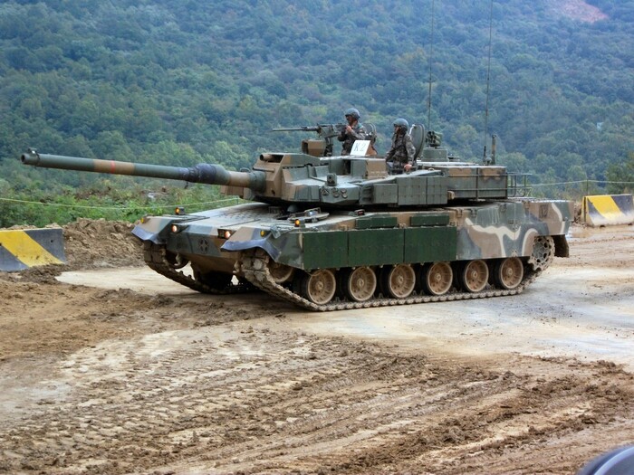 В танке К2 применены современные системы вооружений/ Фото: fighting-vehicles.com В танке К2 применены современные системы вооружений/ Фото: fighting-vehicles.com