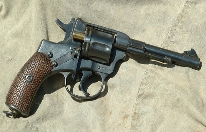 Для чего нужен был револьвер?/ Фото: bloknot-voronezh.ru