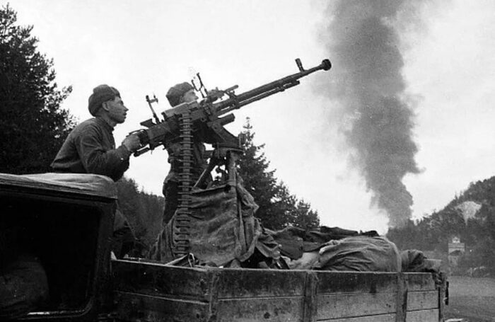 Использование пулемета ДШК в годы войны/ Фото: vestidosaaf.ru