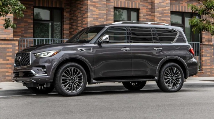 Высота Infiniti QX80 достигает почти двух метров/ Фото: motor1.com