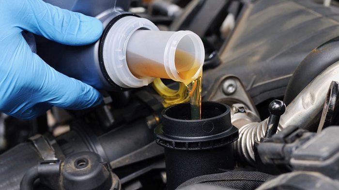 Слишком частая замена масла не поможет уберечь двигатель от неполадок/ Фото: vita-motors.ru