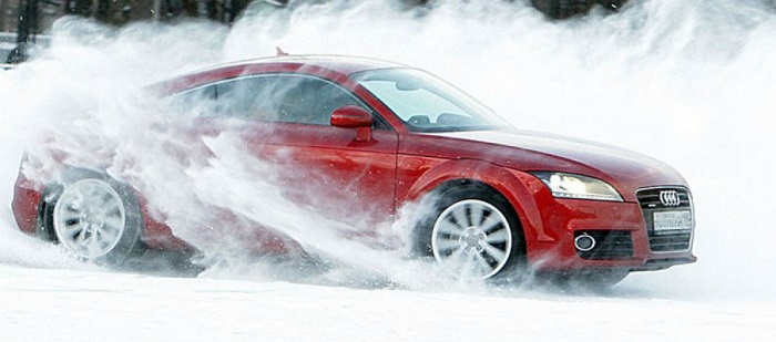 На курсах экстремального вождения научат водить автомобиль на зимней скользкой дороге/ Фото: homebusiness.ru