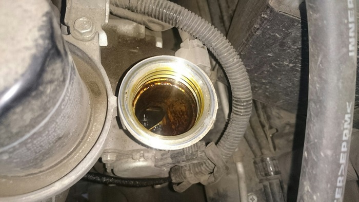 Горловина для заливания масла Горловина для заливания масла