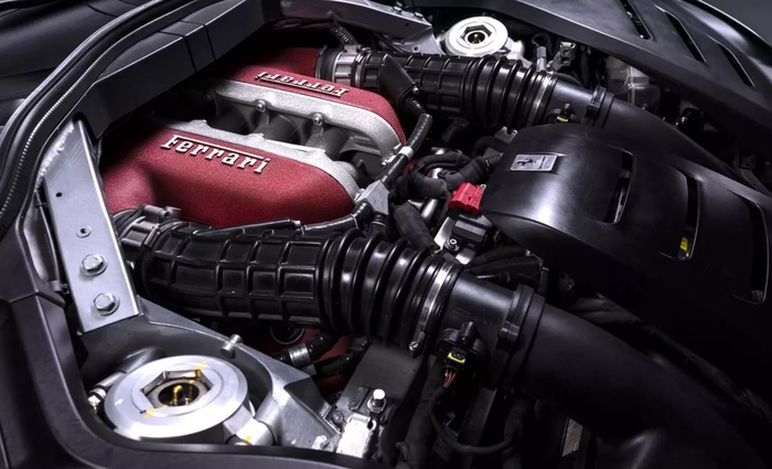 Атмосферный двигатель Ferrari/ Фото: quto.ru