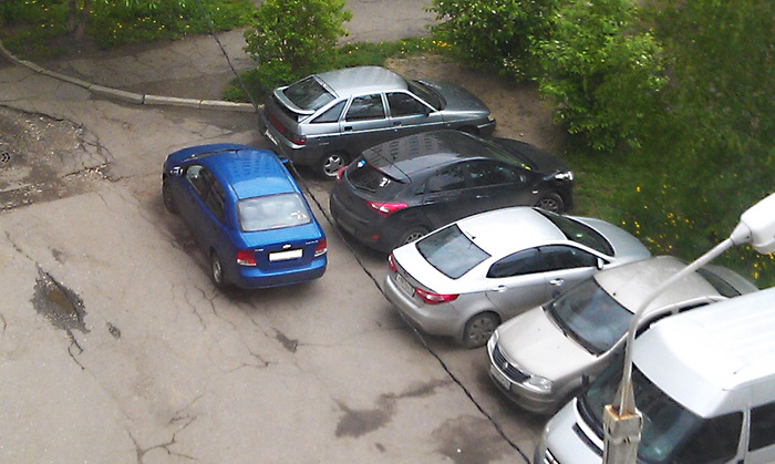 Приборы автомобиля потребляют энергию, даже если машина стоит на парковке/ Фото: 2020112.ru