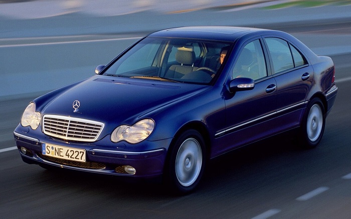 Обслуживание подержанного Mercedes-Benz C-класс W220 стоит весьма недешево/ Фото: all-auto.org