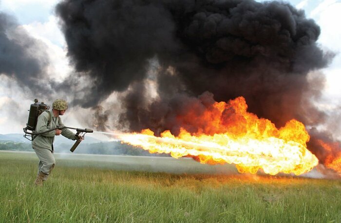 Активное применение напалма наблюдалось во время Вьетнамской войны/ Фото: pikabu.ru