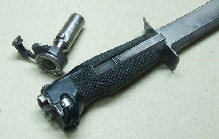 «Стреляющий нож разведчика», использующий бесшумные патроны/ Фото: drive2.ru