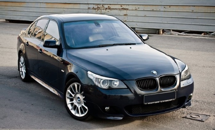 BMW 5-й серии в кузове E60 имеет высококачественное лакокрасочное покрытие/ Фото: familycar24.ru