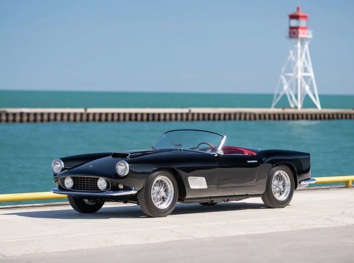 Ferrari 250 GT LWB California Spider, стильный и элегантный/ Фото: rmsothebys.com