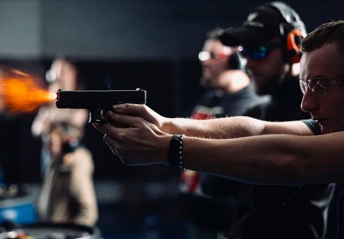 Подготовка к пистолетному выстрелу занимает больше времени, чем к револьверному/ Фото: kaliber.pro