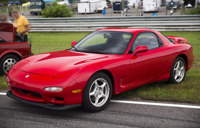 Mazda RX-7 разгоняется до 100 км/ч за 5,3 секунды/ Фото: wikimedia.org