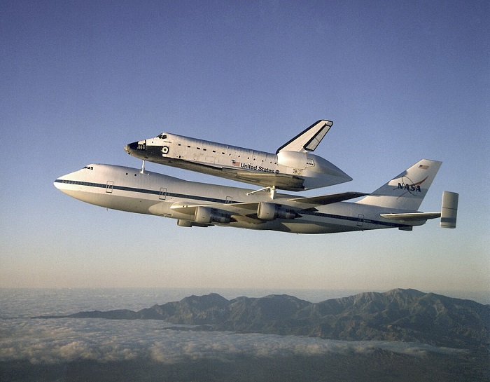 Boeing 747, транспортирующий орбитальный корабль Space Shuttle