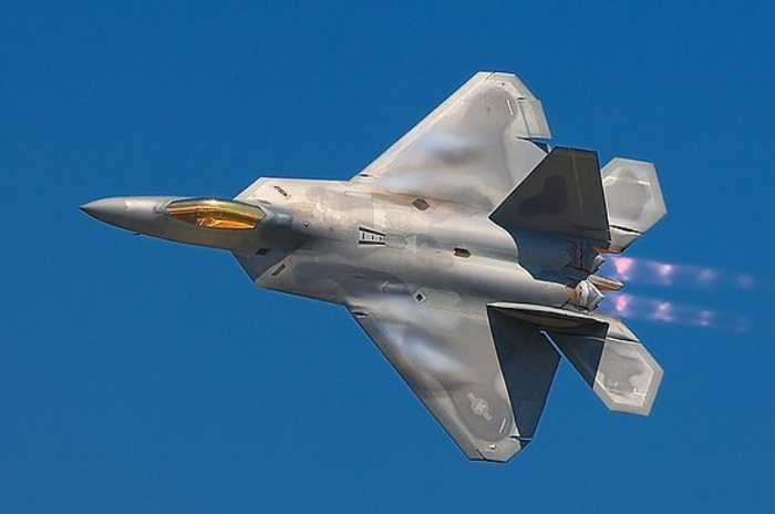 Всепогодный многоцелевой истребитель F-22 Raptor/ Фото: aex.ru