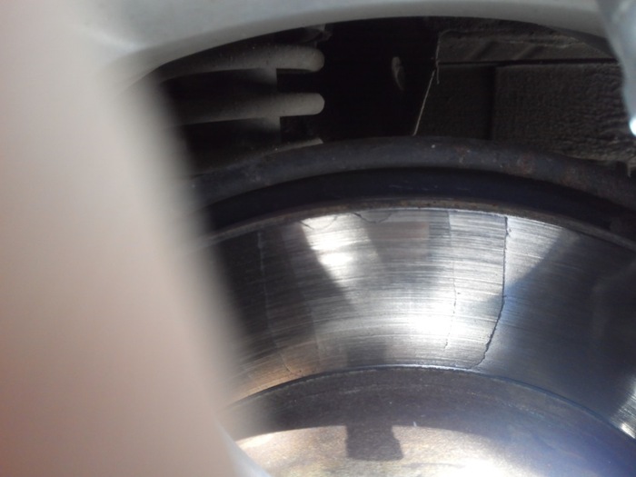 Трещины на задних тормозных дисках Geely Emgrand