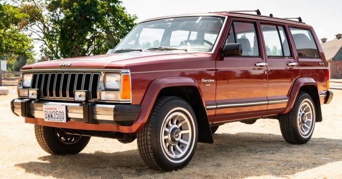 Дизайн Jeep Cherokee XJ был вполне революционным для своего времени/ Фото: metrommp.com