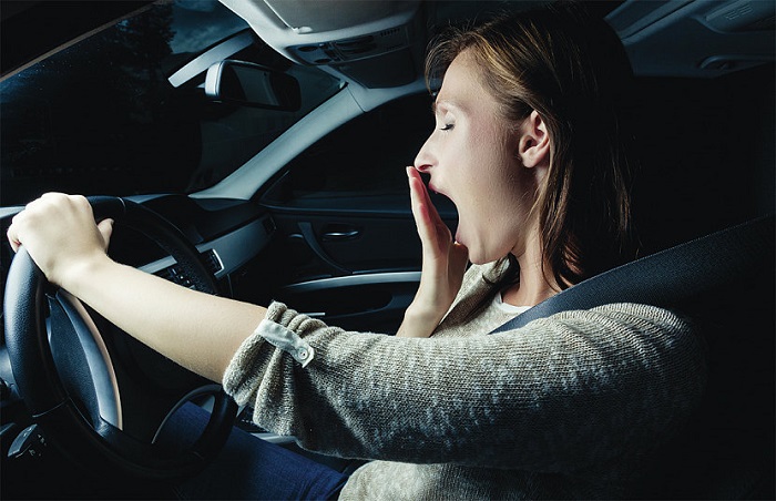Засыпание за рулем может быть одной из причин лобового столкновения/ Фото: abs-magazine.ru