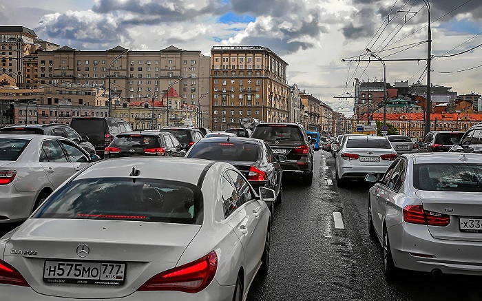Автомобили в пробке/ Фото: zr.ru