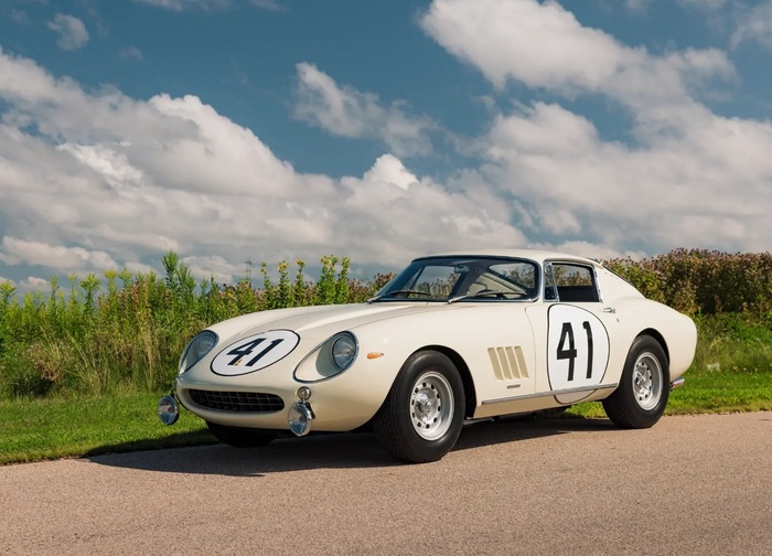 Кузов Ferrari 275 GTB/4 NART Alloy сделан из легкосплавных материалов/ Фото: rmsothebys.com