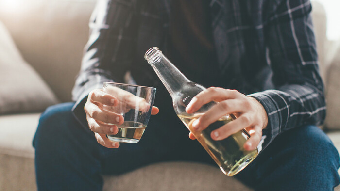 Употребление алкоголя после ДТП может усугубить ситуацию/ Фото: life.ru