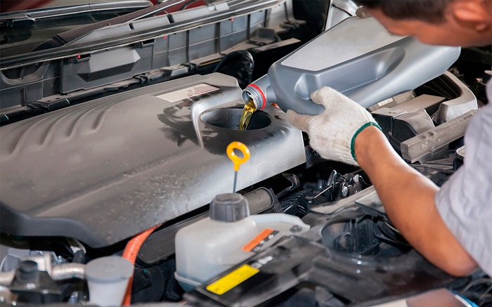 Своевременная замена масла в автомобиле важна для качественной работы системы охлаждения/ Фото: autonews.ru