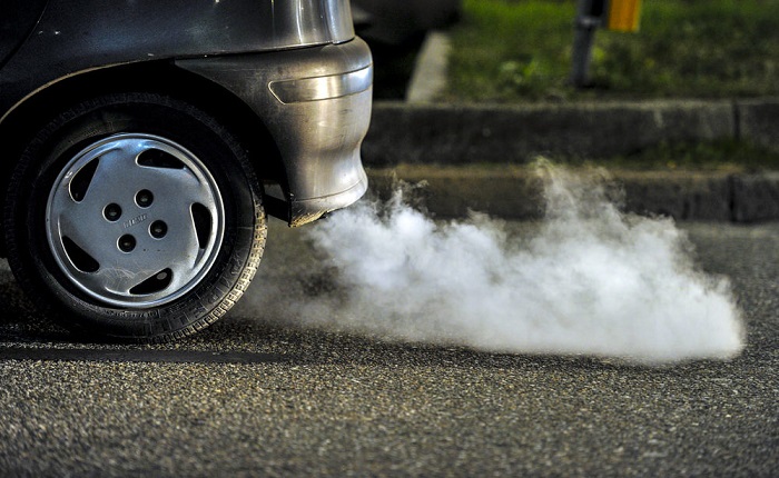 Выхлопные газы автомобиля/ Фото: 1gai.ru