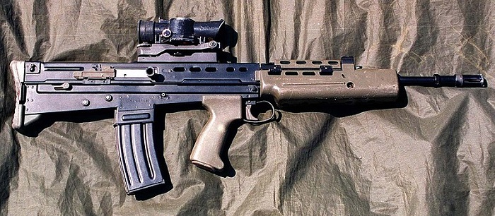 L85A1 Assault Rifle имеет сложное конструктивное исполнение/ Фото: surplusstore.co.uk