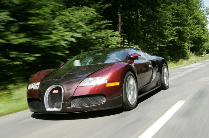 2005 Bugatti Veyron остается символом эпохи 2000-х/ Фото: motortrend.com