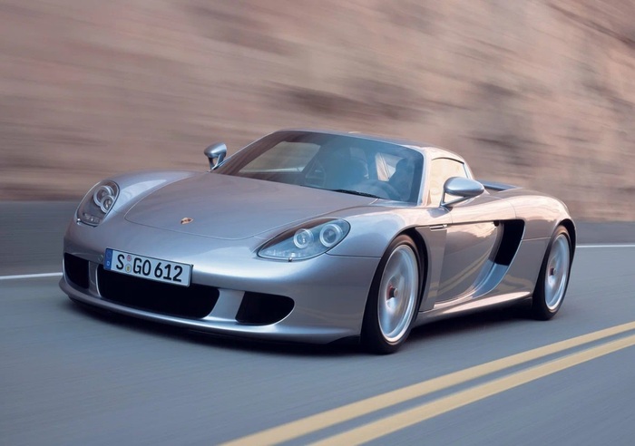 Мотор 2004 Porsche Carrera GT имел объем 5,7 литра/ Фото: auto.ru