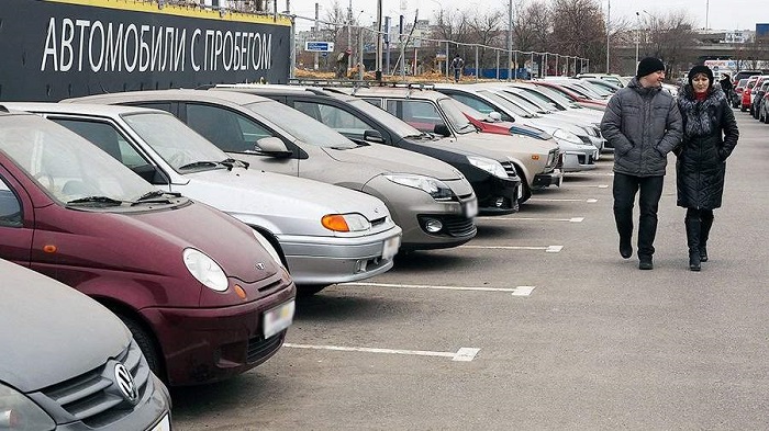 На что нужно обращать внимание при покупке подержанного автомобиля?/ Фото: iz.ru