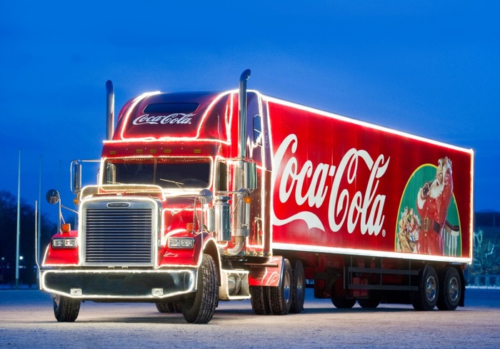 Freightliner Classic Coca-Cola Christmas Truck стал символом Нового года практически во всем мире/ Фото: carswp.com