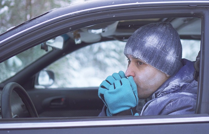 Какие вещи лучше не оставлять в машине на холоде?/ Фото: auto.today.ua