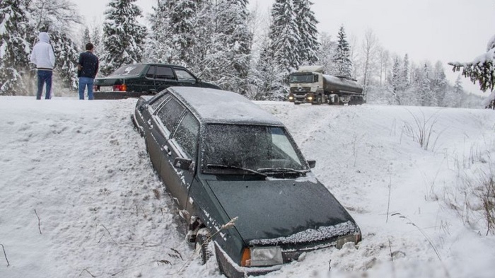 Неправильные действия водителя при заносе могут привести к аварии/ Фото: drivenn.ru