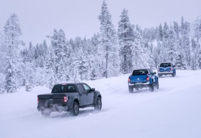 Зимой особенно необходимо соблюдать дистанцию. Фото: 5koleso.ru