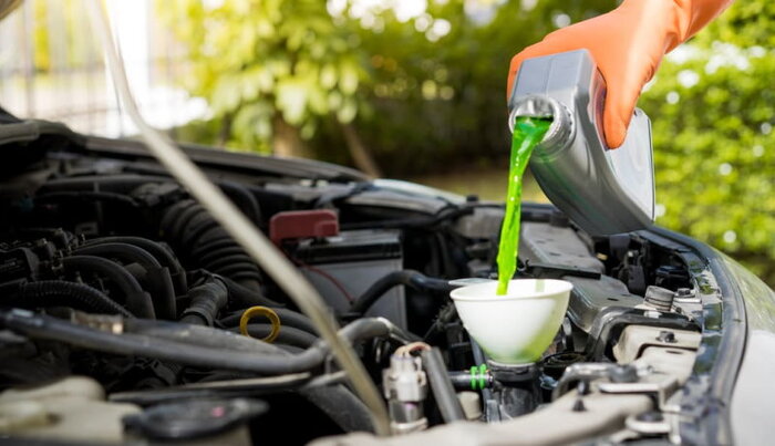 Смешивание антифризов «на глаз» может сильно повредить мотору Смешивание антифризов «на глаз» может сильно повредить мотору